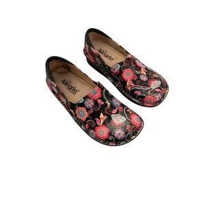 Alegria Debra professional clogs in the "Paisley Party" pattern.